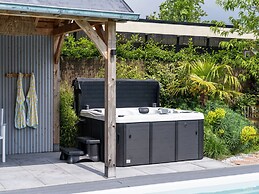 Holiday Home With Shared Pool and Bubble Bath