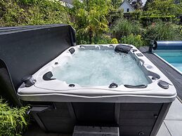Holiday Home With Shared Pool and Bubble Bath