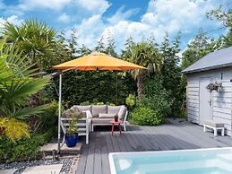 Holiday Home With Shared Pool and Bubble Bath