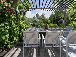 Holiday Home With Shared Pool and Bubble Bath