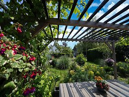 Holiday Home With Shared Pool and Bubble Bath