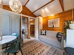 Holiday Home With Shared Pool and Bubble Bath