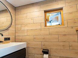 Holiday Home With Shared Pool and Bubble Bath