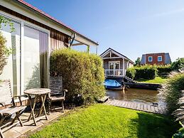 Beautiful Chalet With Sauna and Right on the Water