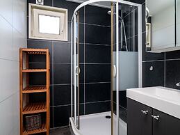 Beautiful Chalet With Sauna and Right on the Water