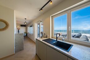 Beautiful Penthouse With Phenomenal sea View
