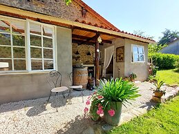 Glamping With Private Bathroom and Spacious Garden