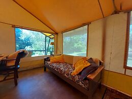 Glamping With Private Bathroom and Spacious Garden