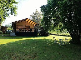 Glamping With Private Bathroom and Spacious Garden