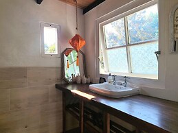 Glamping With Private Bathroom and Spacious Garden