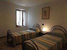 Spacious Lake Front Apartment on Lake Garda Main Promenade