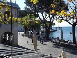 Spacious Lake Front Apartment on Lake Garda Main Promenade