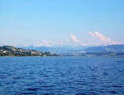 Spacious Lake Front Apartment on Lake Garda Main Promenade