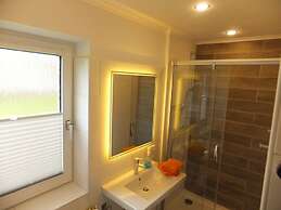 Villa Anna II Modern Retreat