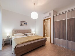 Modern and Spacious Home With Swimming Pool