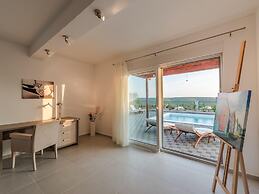 Modern and Spacious Home With Swimming Pool