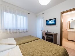 Modern and Spacious Home With Swimming Pool