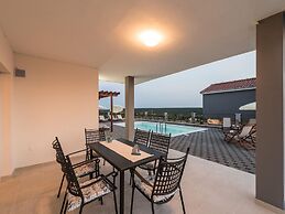 Modern and Spacious Home With Swimming Pool