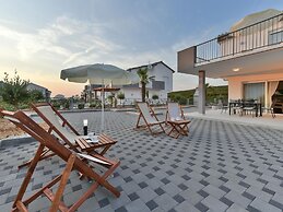 Modern and Spacious Home With Swimming Pool