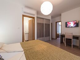 Modern and Spacious Home With Swimming Pool