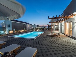 Modern and Spacious Home With Swimming Pool