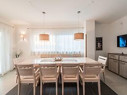 Modern and Spacious Home With Swimming Pool