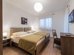 Modern and Spacious Home With Swimming Pool