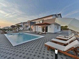 Modern and Spacious Home With Swimming Pool