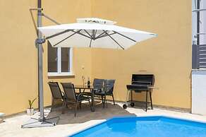 Villa Kostre Comfortable Holiday Residence