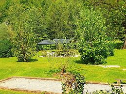 Spacious Holiday Home With 4 Tiny Houses