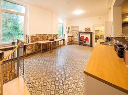 Spacious Holiday Home With 4 Tiny Houses