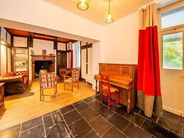 Spacious Holiday Home With 4 Tiny Houses