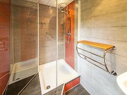 Spacious Holiday Home With 4 Tiny Houses