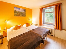 Spacious Holiday Home With 4 Tiny Houses