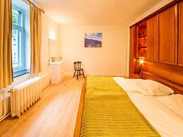 Spacious Holiday Home With 4 Tiny Houses