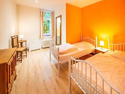 Spacious Holiday Home With 4 Tiny Houses