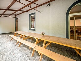 Spacious Holiday Home With 4 Tiny Houses