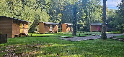 Spacious Holiday Home With 4 Tiny Houses