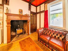 Spacious Holiday Home With 4 Tiny Houses