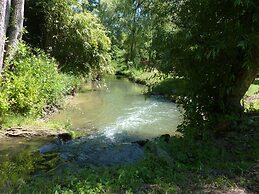 Spacious Holiday Home With 4 Tiny Houses
