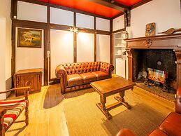 Spacious Holiday Home With 4 Tiny Houses