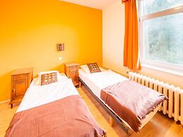 Spacious Holiday Home With 4 Tiny Houses