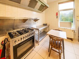 Spacious Holiday Home With 4 Tiny Houses