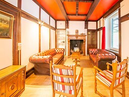 Spacious Holiday Home With 4 Tiny Houses