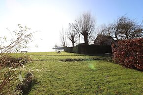 Sunny Apartment Directly on the Heegermeer