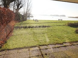 Sunny Apartment Directly on the Heegermeer