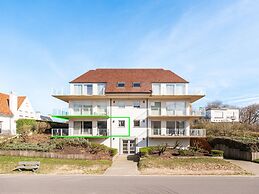 Gold 01 Within Walking Distance of the Beach