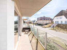 Gold 01 Within Walking Distance of the Beach