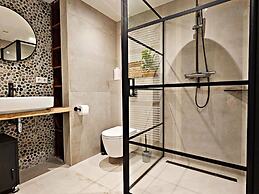 Scenic Stay Near Town & Lake