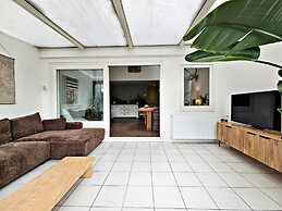 Scenic Stay Near Town & Lake